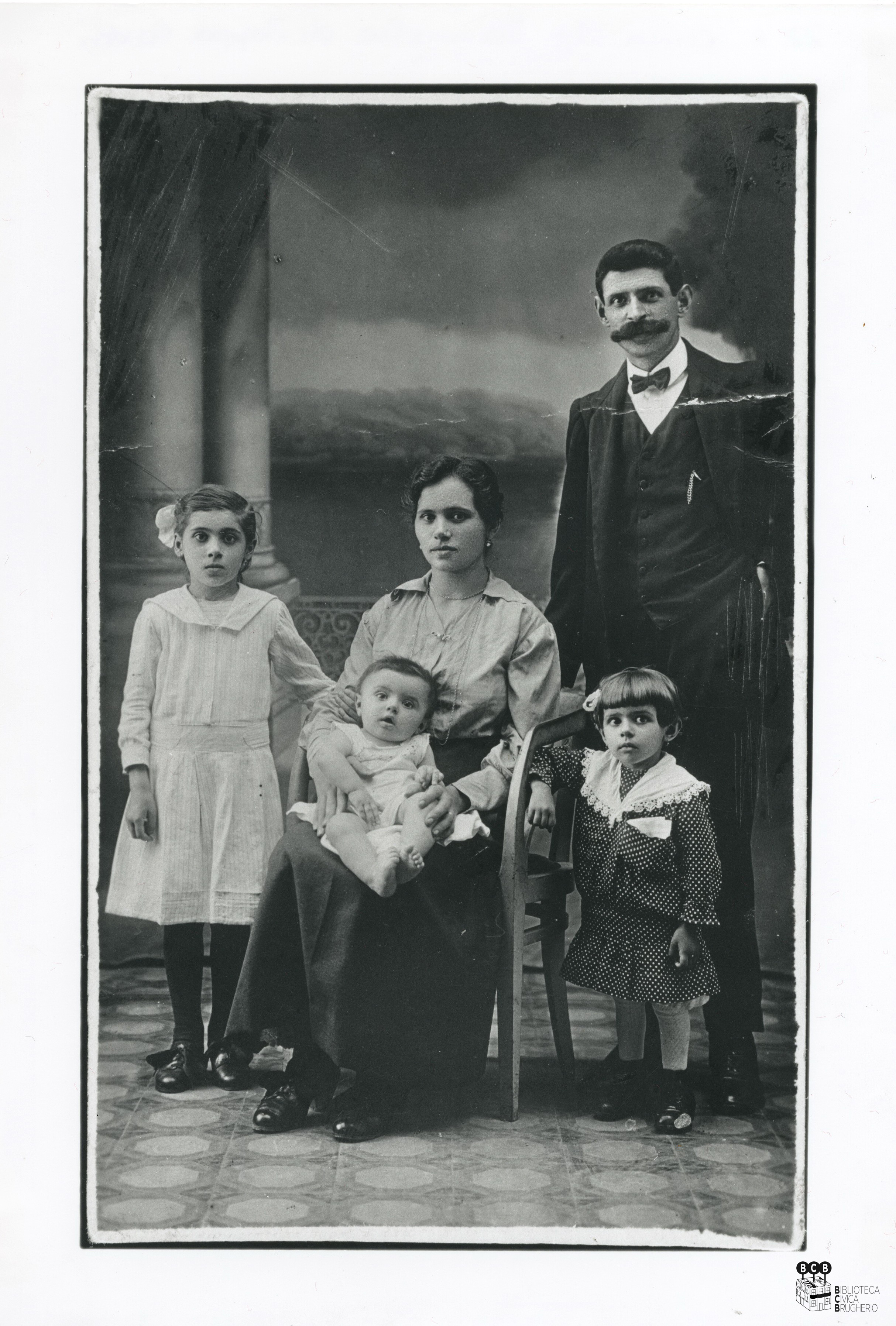 Famiglia di Carlo Zappa, anni '20 - dall'archivio foto della Biblioteca Civica