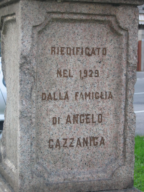 Particolare della colonna votiva a Torazza - By Erasmus 89 (Own work) - via Wikimedia Commons