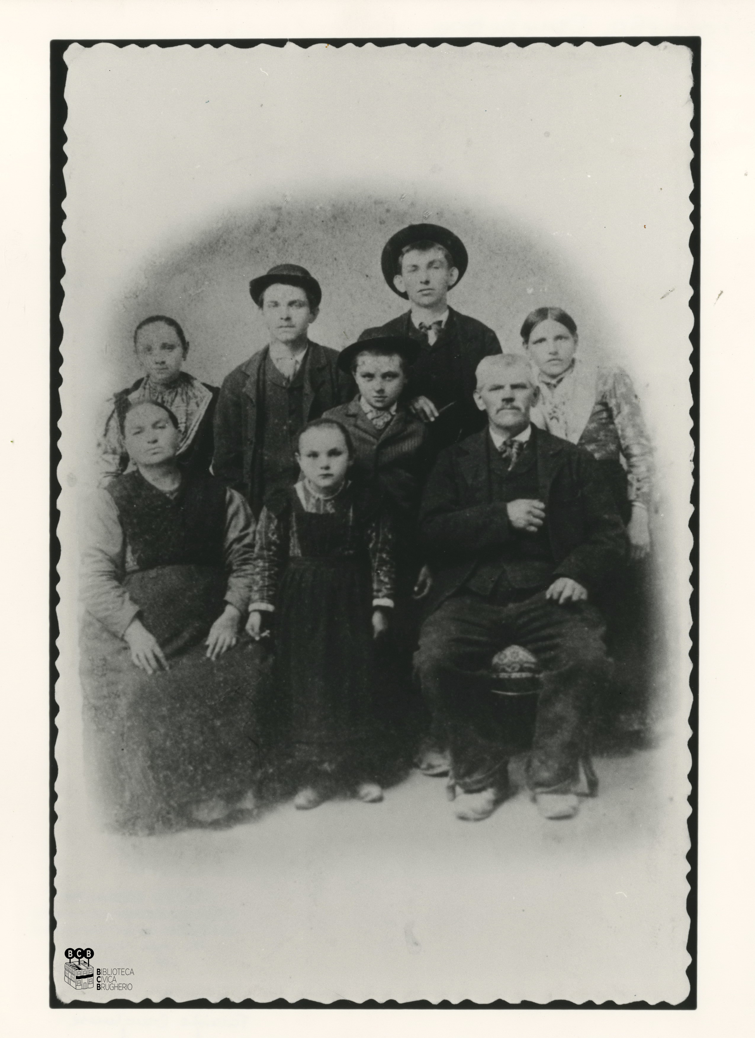 Un ritratto di famiglia - dall'archivio foto della Biblioteca Civica