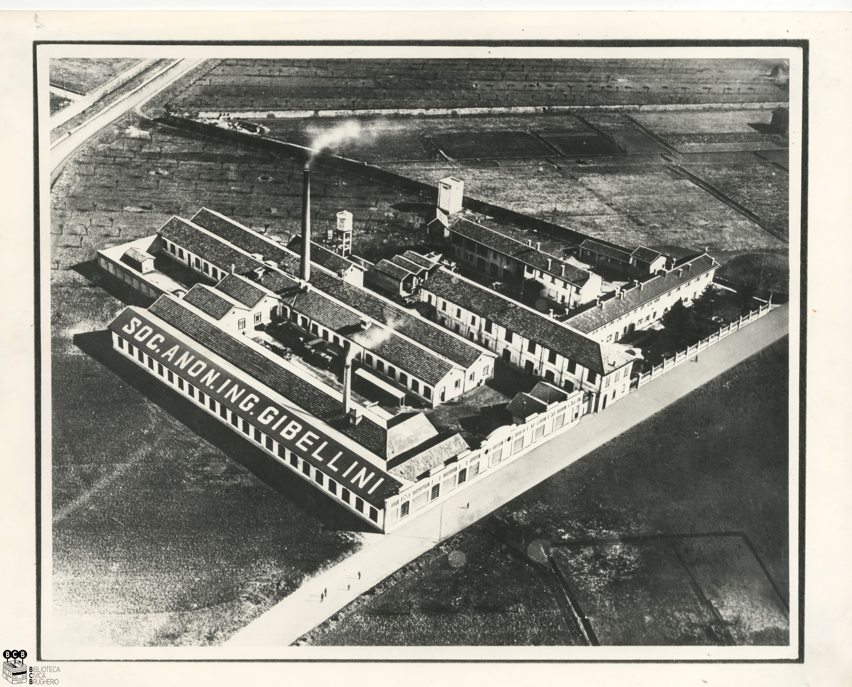 Lo stabilimento Gibellini, poi Pirelli, ai primi del '900 - dall'archivio foto della Biblioteca Civica